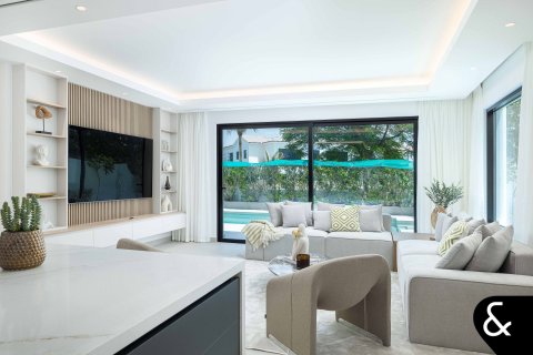 Villa en Jumeirah Golf Estates, Dubai, 6 dormitorios, 743 m², № 75461 - foto 7