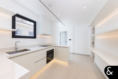 Villa en Jumeirah Golf Estates, Dubai, 6 dormitorios, 743 m², № 75461 - foto 10