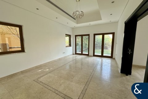 Villa in North Village, Al Furjan, Dubai 3 bedrooms, 600 sq.m. № 76621 - photo 6