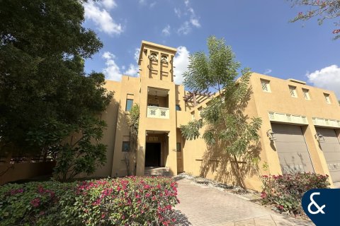 Villa in North Village, Al Furjan, Dubai 3 bedrooms, 600 sq.m. № 76621 - photo 1