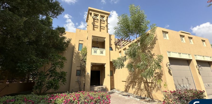 Villa in North Village, Al Furjan, Dubai 3 bedrooms, 600 sq.m. № 76621