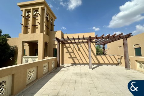 Villa in North Village, Al Furjan, Dubai 3 bedrooms, 600 sq.m. № 76621 - photo 16