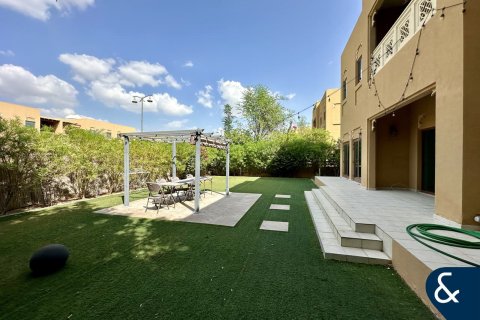 Villa in North Village, Al Furjan, Dubai 3 bedrooms, 600 sq.m. № 76621 - photo 3