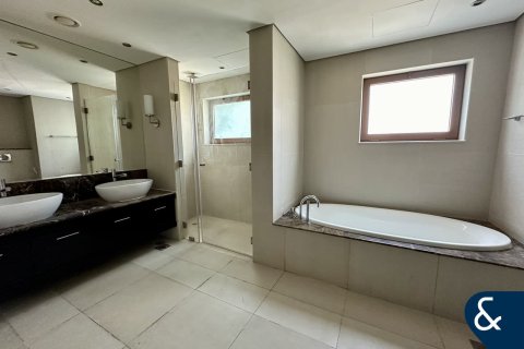 Villa in North Village, Al Furjan, Dubai 3 bedrooms, 600 sq.m. № 76621 - photo 11