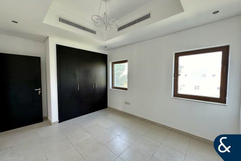 Villa in North Village, Al Furjan, Dubai 3 bedrooms, 600 sq.m. № 76621 - photo 13