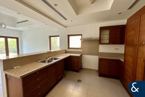Villa in North Village, Al Furjan, Dubai 3 bedrooms, 600 sq.m. № 76621 - photo 4