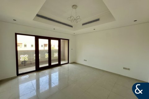 Villa in North Village, Al Furjan, Dubai 3 bedrooms, 600 sq.m. № 76621 - photo 10