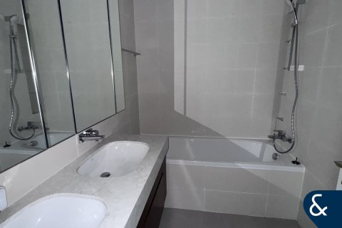 Apartment in EMAAR Beachfront, Dubai Harbour, Dubai 2 bedrooms, 137 sq.m. № 76605 - photo 17