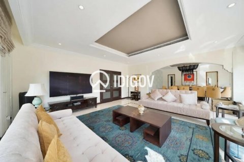 Villa in Garden Homes, Palm Jumeirah, Dubai 4 bedrooms, 464.52 sq.m. № 120760 - photo 11