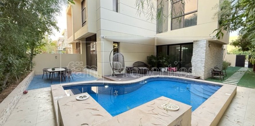 Villa à Dubai, 4 chambres, 393 m², № 40568