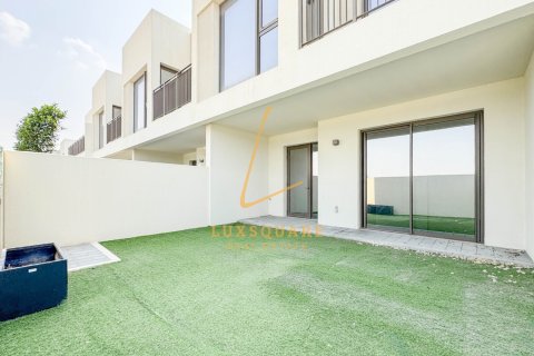 Villa in Dubai South (Dubai World Central), Dubai 3 bedrooms, 181 sq.m. № 69221 - photo 5