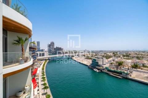 Duplex in Jumeirah, Dubai 5 bedrooms, 828.32 sq.m. № 140085