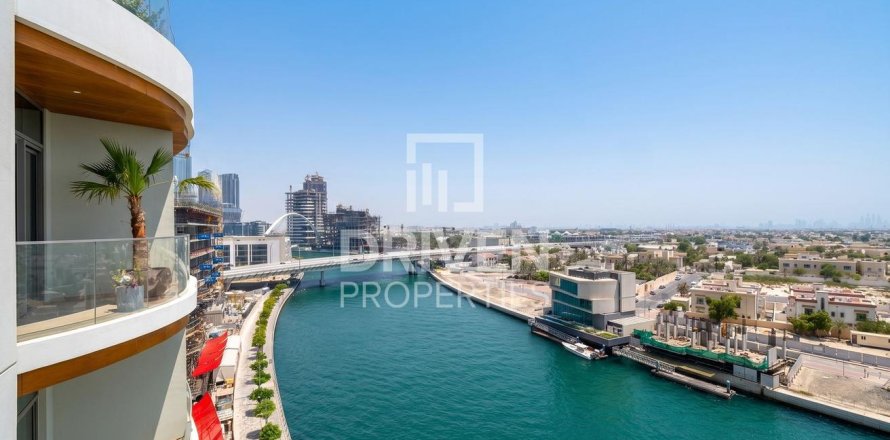 Duplex in Jumeirah, Dubai 5 bedrooms, 828.32 sq.m. № 140085