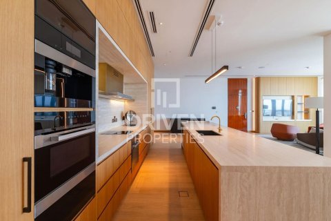 Duplex in Jumeirah, Dubai 5 bedrooms, 828.32 sq.m. № 140085 - photo 16