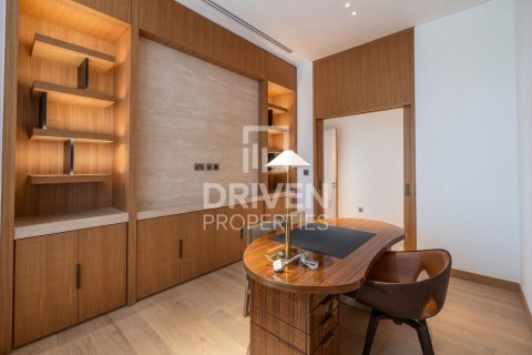 Duplex in Jumeirah, Dubai 5 bedrooms, 828.32 sq.m. № 140085 - photo 18