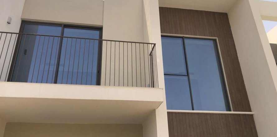 Villa en Dubai, 3 dormitorios, 173.9 m², № 115799