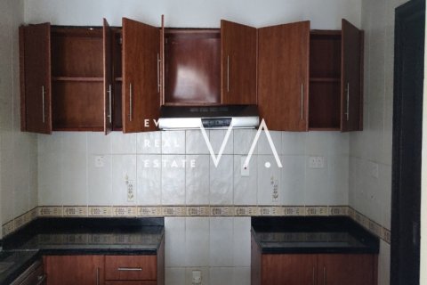 Apartment in Jumeirah Lake Towers, Dubai 2 bedrooms, 107 sq.m. № 52719 - photo 6
