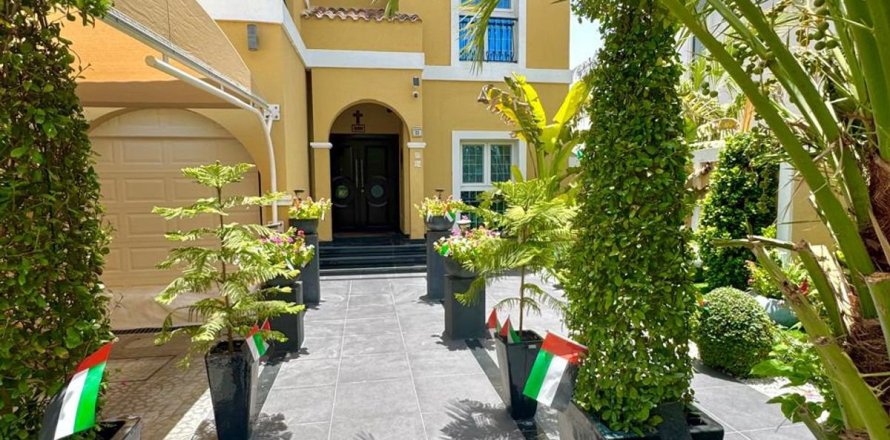 Villa in Dubai 4 bedrooms, 569.5 sq.m. № 110898