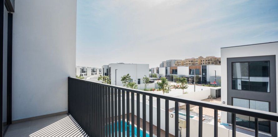 Вилла в Дубае, 4 спальни, 411.1м², № 90470