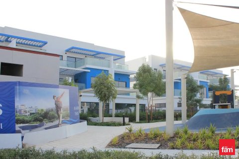 Снять в аренду виллу в Дубае: 4 спальни, 144м², № 69355 - фото 13