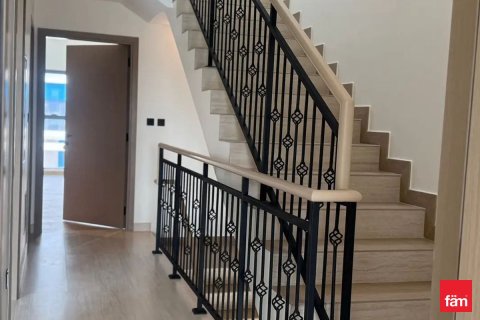 Снять в аренду виллу в Дубае: 4 спальни, 144м², № 69355 - фото 11