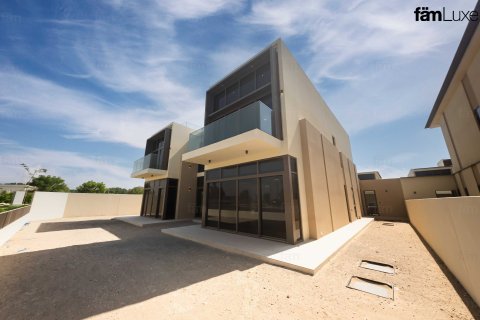 Villa in Dubai Hills Estate, Dubai 5 bedrooms, 707.5 sq.m. № 48805 - photo 2
