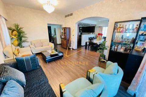 Villa in Jumeirah Village Circle, Dubai 3 bedrooms, 729 sq.m. № 139549 - photo 3