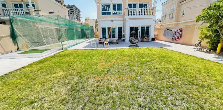 Villa in Jumeirah Village Circle, Dubai 3 bedrooms, 729 sq.m. № 139549