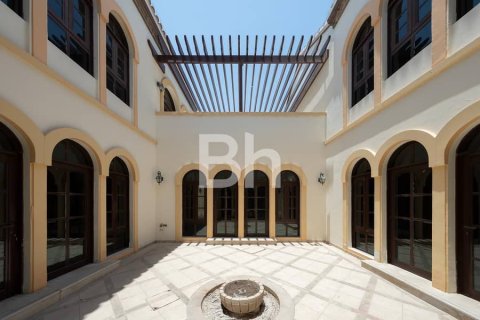 Villa en The Villa, Dubai, 5 dormitorios, 808 m², № 22288 - foto 1