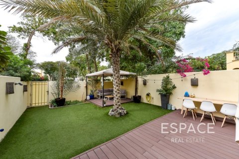 Villa à Springs 11, The Springs, Dubai, 2 chambres, 153 m², № 61893 - photo 1
