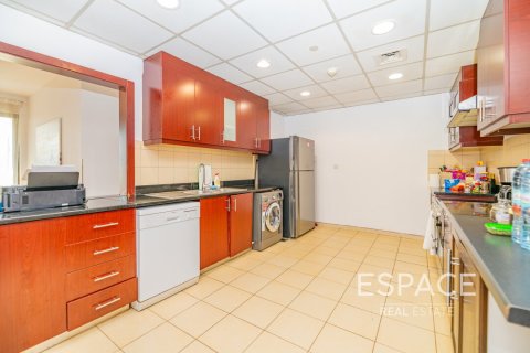Apartment in Jumeirah Beach Residence, Dubai 4 bedrooms, 269 sq.m. № 61889 - photo 4