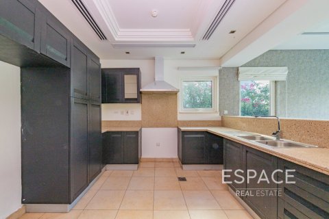 Villa in Quortaj, Al Furjan, Dubai 4 bedrooms, 443 sq.m. № 61890 - photo 10