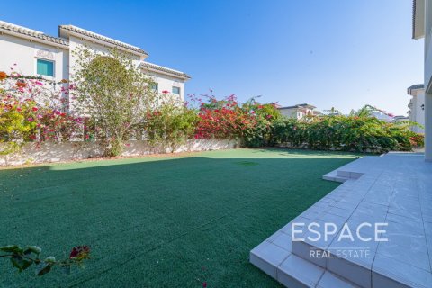Villa in Quortaj, Al Furjan, Dubai 4 bedrooms, 443 sq.m. № 61890 - photo 17