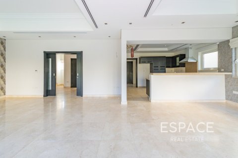 Villa in Quortaj, Al Furjan, Dubai 4 bedrooms, 443 sq.m. № 61890 - photo 14