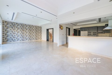 Villa in Quortaj, Al Furjan, Dubai 4 bedrooms, 443 sq.m. № 61890 - photo 15