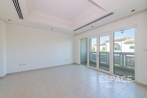 Villa in Quortaj, Al Furjan, Dubai 4 bedrooms, 443 sq.m. № 61890 - photo 5