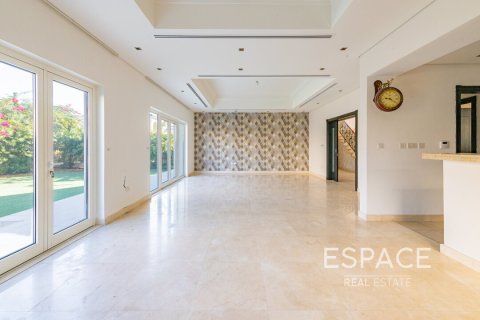Villa in Quortaj, Al Furjan, Dubai 4 bedrooms, 443 sq.m. № 61890 - photo 16