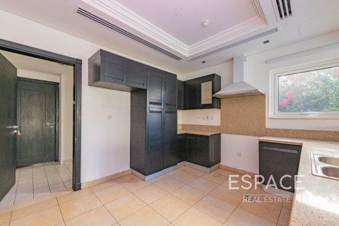 Villa in Quortaj, Al Furjan, Dubai 4 bedrooms, 443 sq.m. № 61890 - photo 11