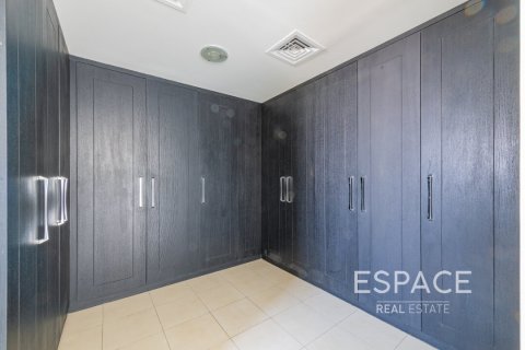 Villa in Quortaj, Al Furjan, Dubai 4 bedrooms, 443 sq.m. № 61890 - photo 3
