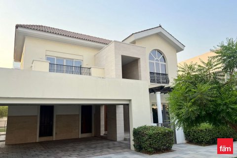 Villa en Dubai, 5 dormitorios, 797.4 m², № 40946 - foto 1