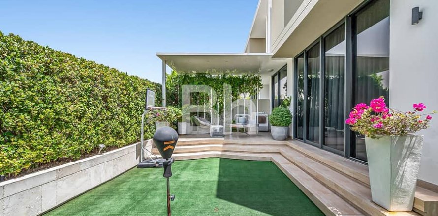 Villa in Dubai Hills Estate, Dubai 3 bedrooms, 300 sq.m. № 23308