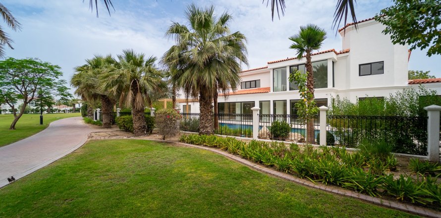 Вилла в Дубай Инвестмент Парке, Дубай, 6 спален, 775м², № 105751