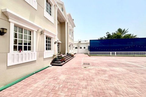 Villa in Al Barsha, Dubai 5 bedrooms, 1393.5 sq.m. № 52610 - photo 11