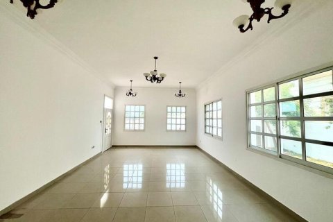 Villa in Al Barsha, Dubai 5 bedrooms, 1393.5 sq.m. № 52610 - photo 2