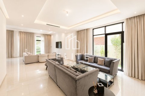 فيلا في دبي 5 غرف نوم , 465 م² رقم 121617 - صورة 7