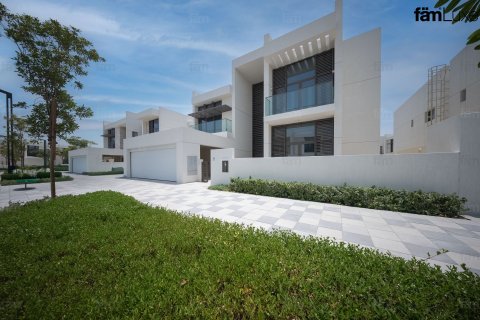 Villa in Dubai 5 bedrooms, 770 sq.m. № 47718