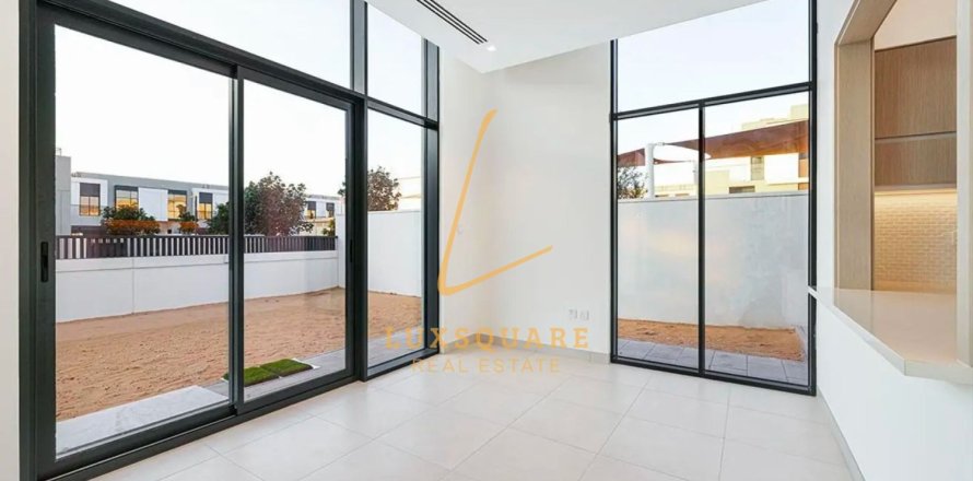 Villa in Al Furjan, Dubai 3 bedrooms, 238 sq.m. № 105850