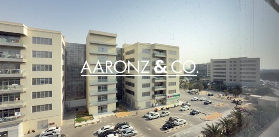 Office in Dubai Investment Park, Dubai 9281 sq.m. № 105851