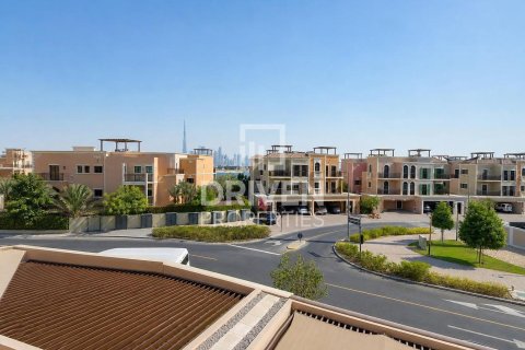 Снять в аренду таунхаус в Джумейре, Дубай: 3 спальни, 267.93м², № 128805 - фото 27