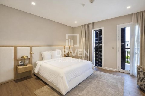 Снять в аренду таунхаус в Джумейре, Дубай: 3 спальни, 267.93м², № 128805 - фото 11